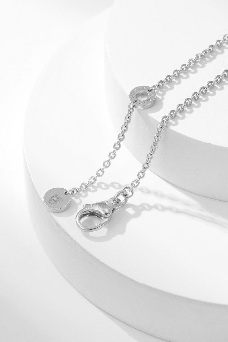 Bv1g*ai necklaces